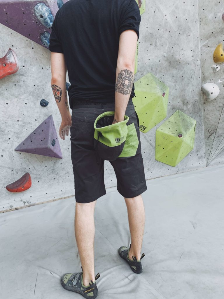 Bleau-Boulderwear Isatis Boulderhose hinten mit chalkbag